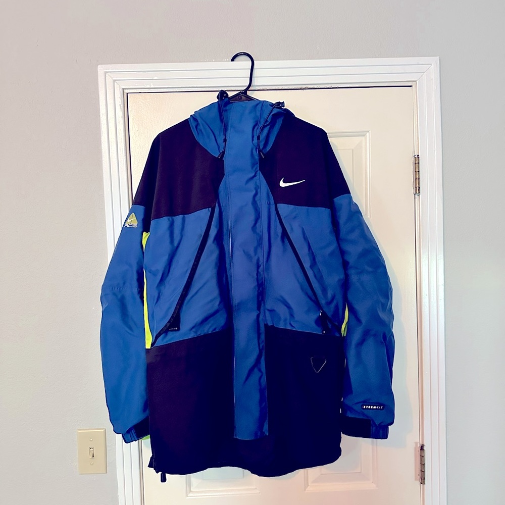 Nike Men's ACG Stormfit Jacket, size Medium